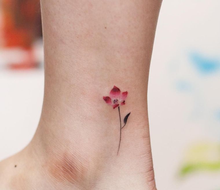idee-de-tatouage-fleur-pour-femme
