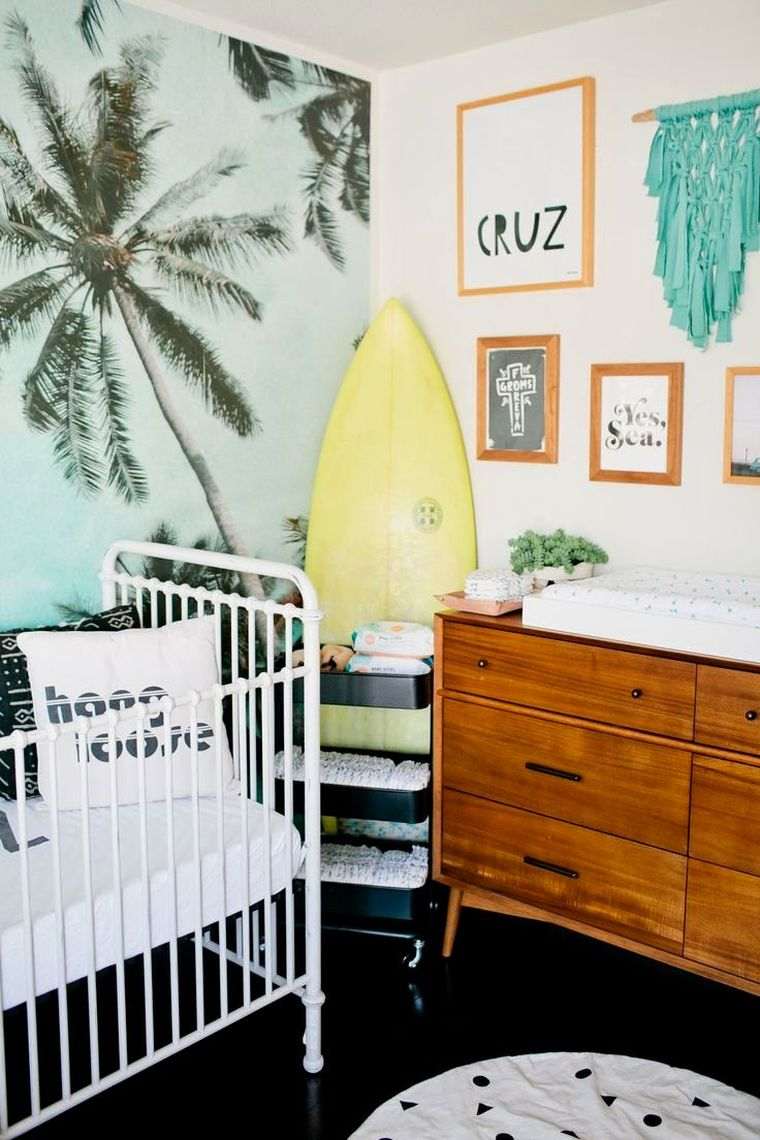 idee-decoration-bebe-theme-tropical-chambre
