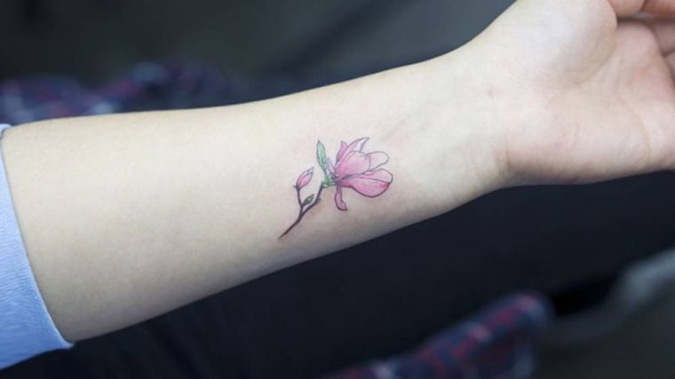 idee-petit-tatouage-femme-fleur
