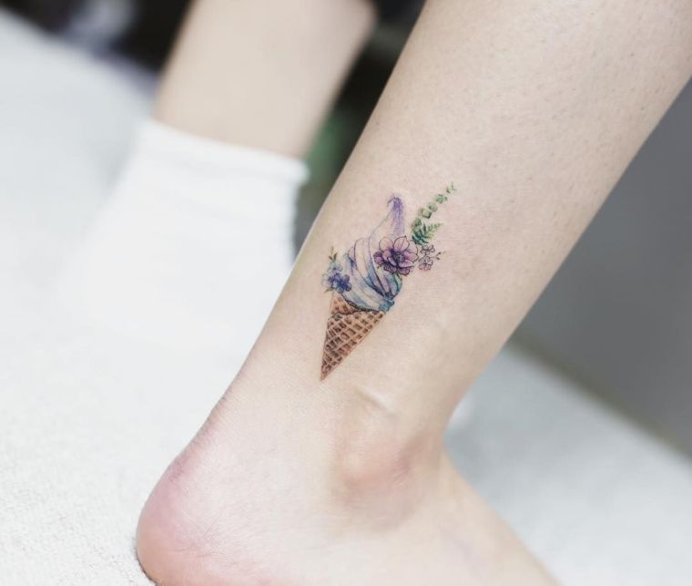 idee-tatouage-tendance-femme-fleur-glace