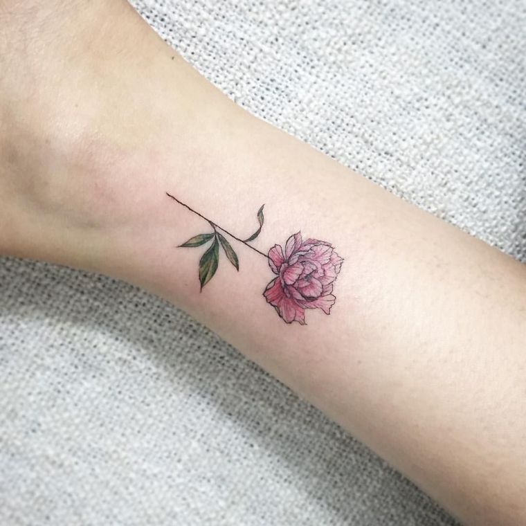 mini-tatouage-femme-fleur-pivoine