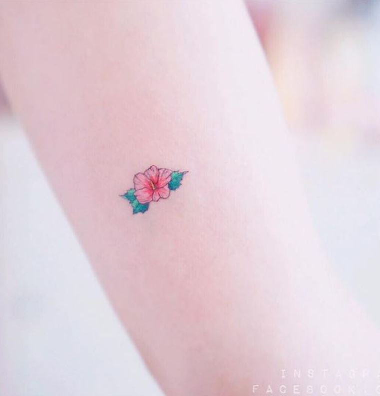 petit-tatouage-fleur-motif-
