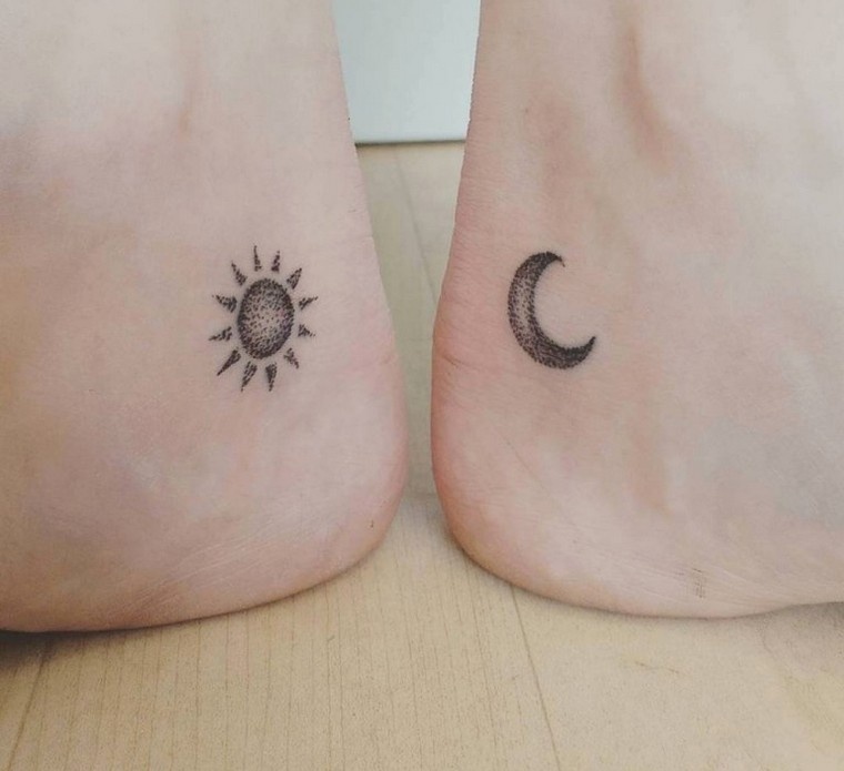 tatouage tendance petit tatouage lune soleil