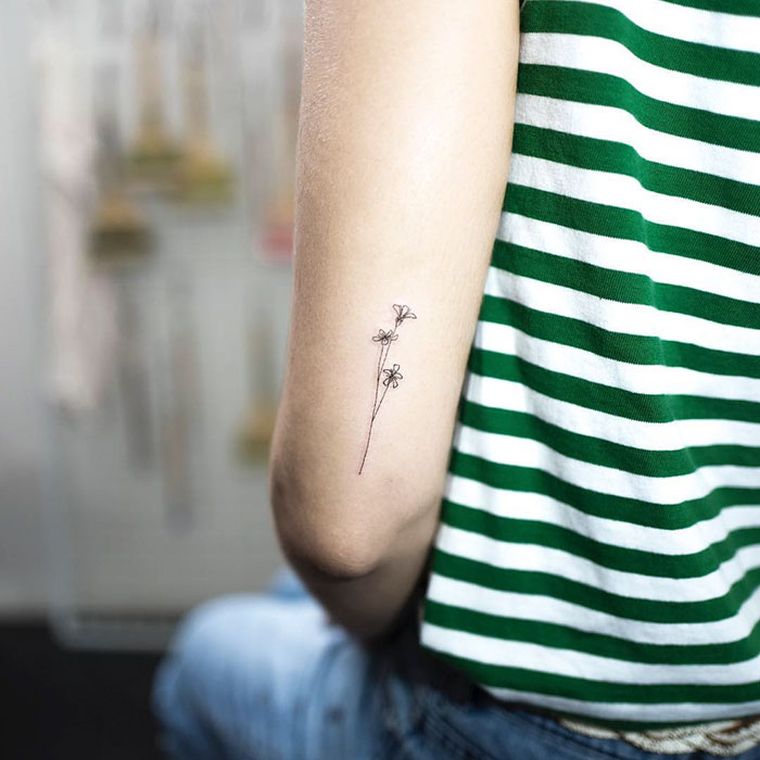 tatouage-bras-femme-idee-fleur