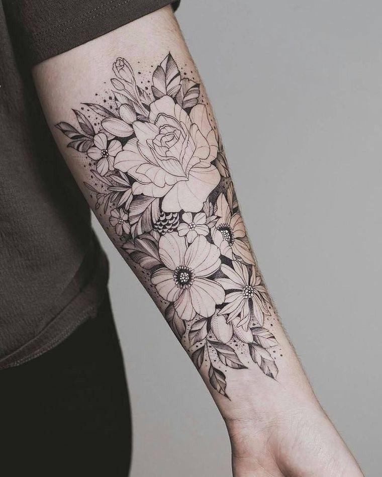 tatouage-bras-fleur-femme