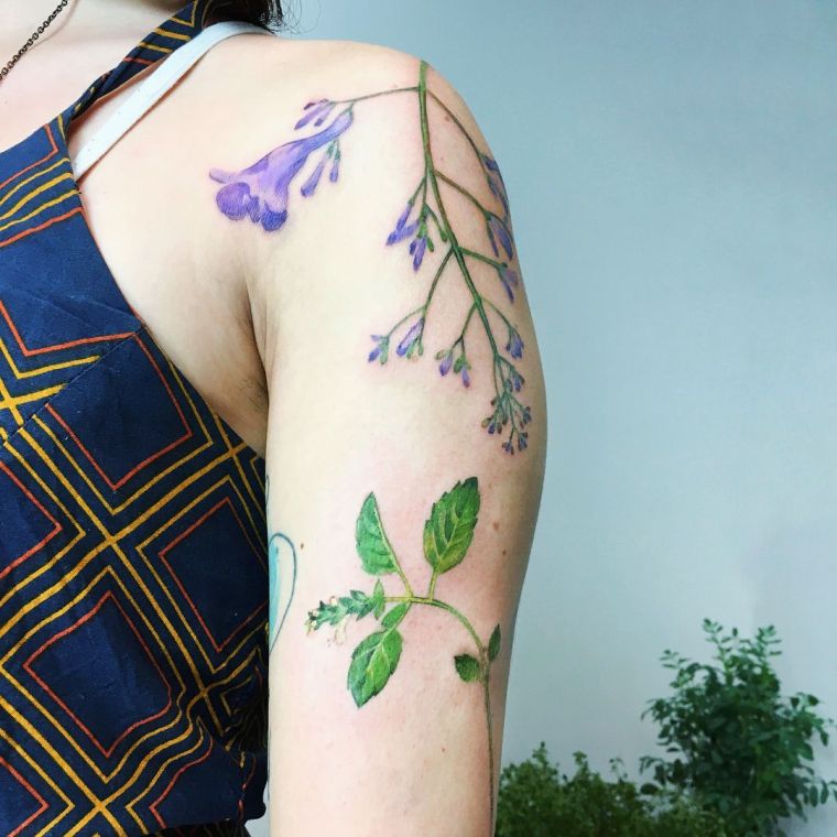 tatouage-couleur-femme-fleurs