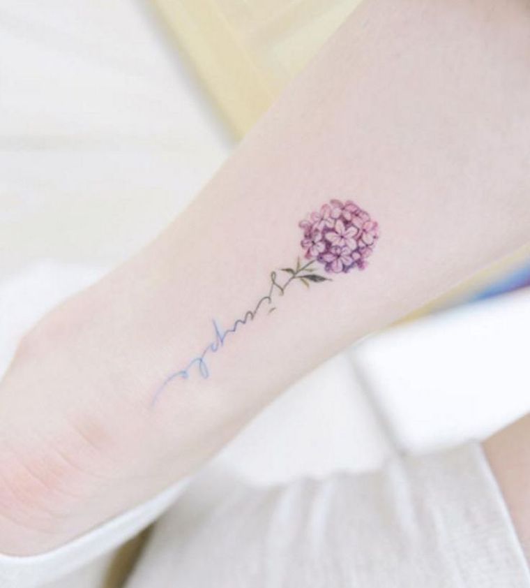 tatouage-de-fleur-bras-femme