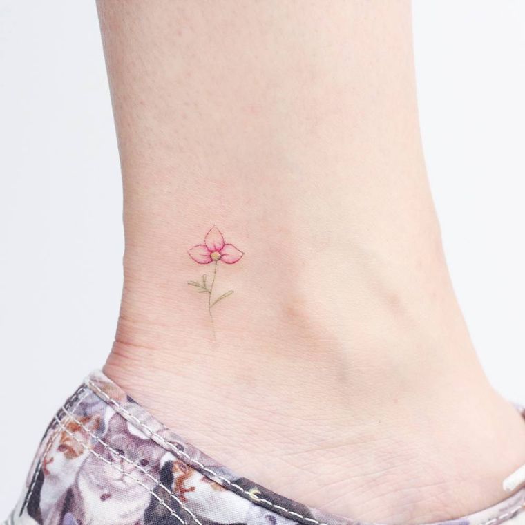 tatouage-de-fleur-pour-femem