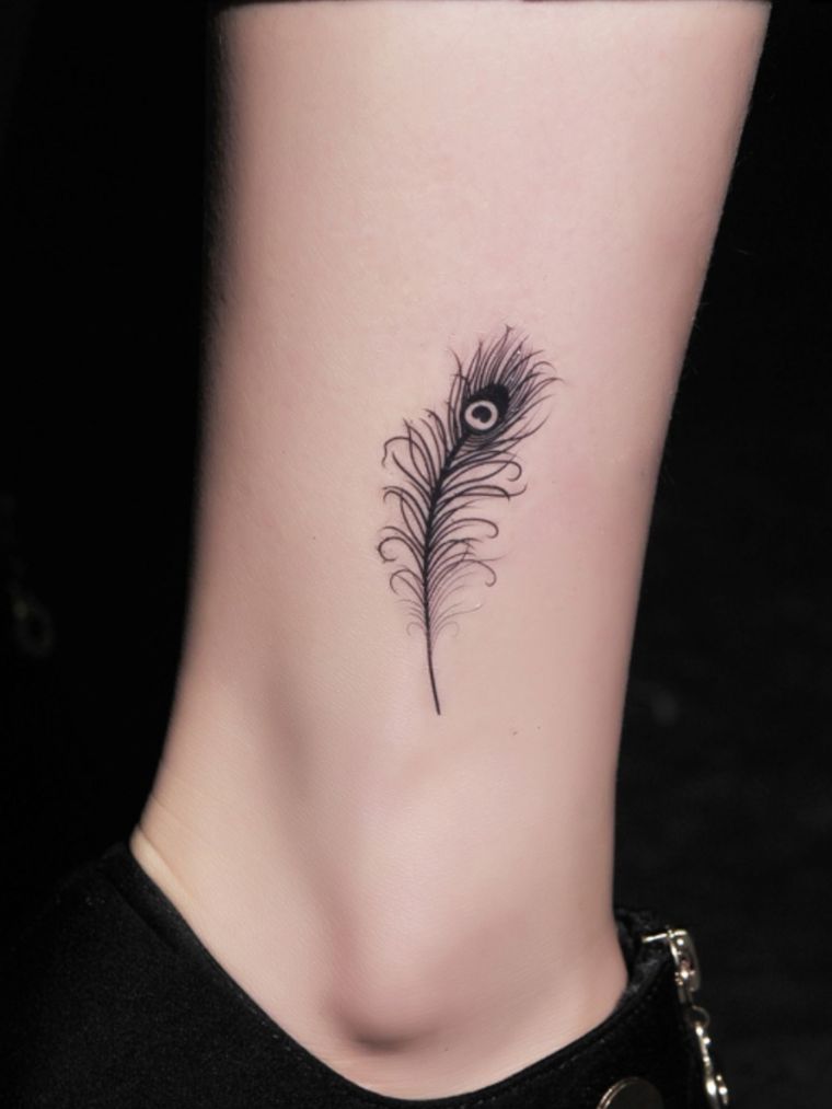 tatouage-discret-femme-plumes
