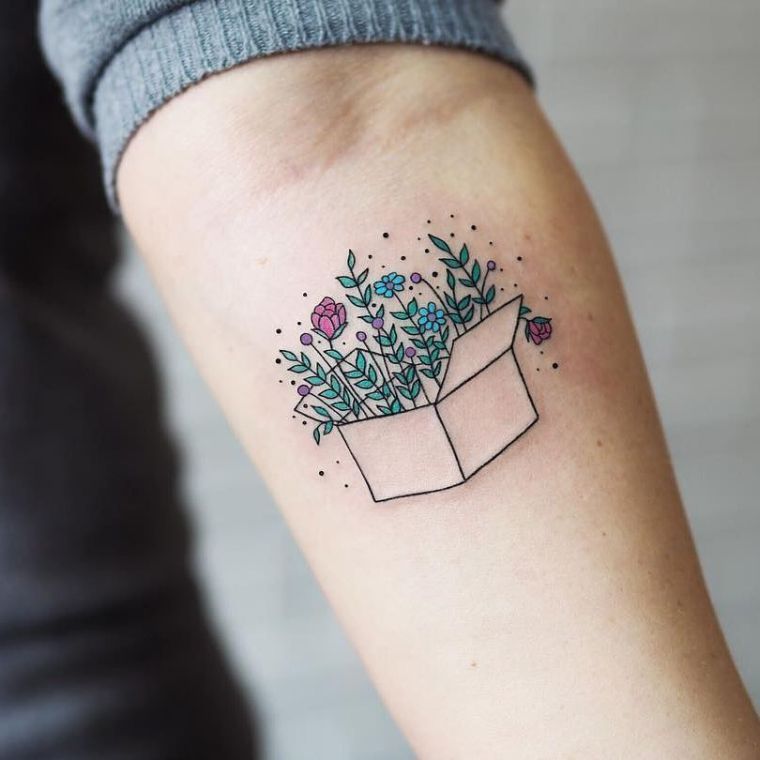 tatouage-femme-bras-fleur