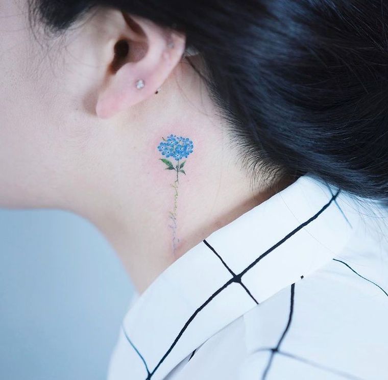 tatouage-fleur-nuque-femme-idee