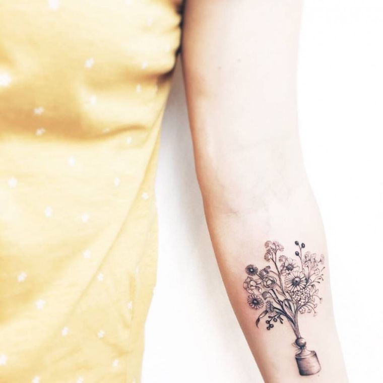 tatouage fleur signification bouquet-femme