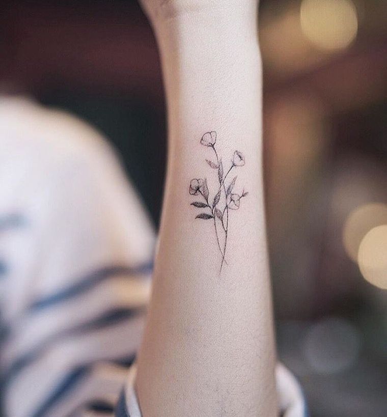tatouage fleur signification bras-femme