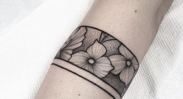 tatouage-floral-bracelet-femme