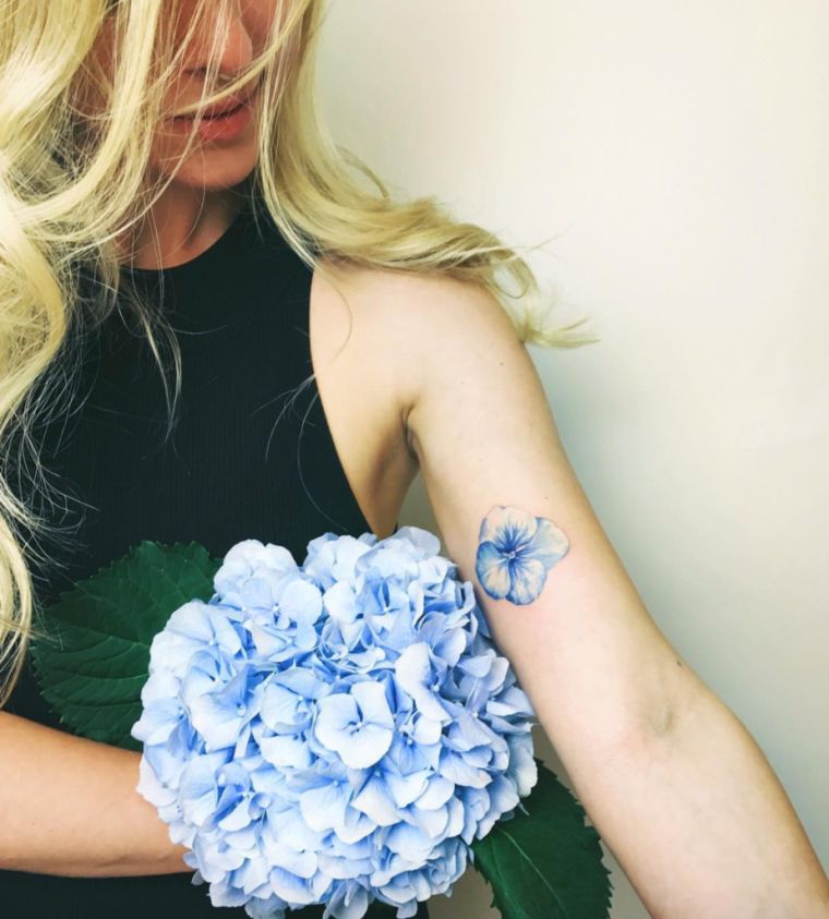 tatouage-floral-motif-femme