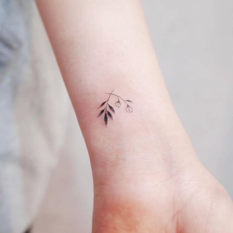tatouage-idee-femme-fleur