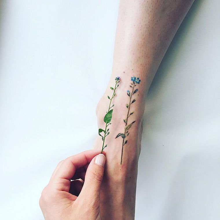 tatouage-pour-femme-idee-fleur