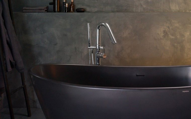 baignoire-salle-de-bain-moderne-couleur-noire-idee