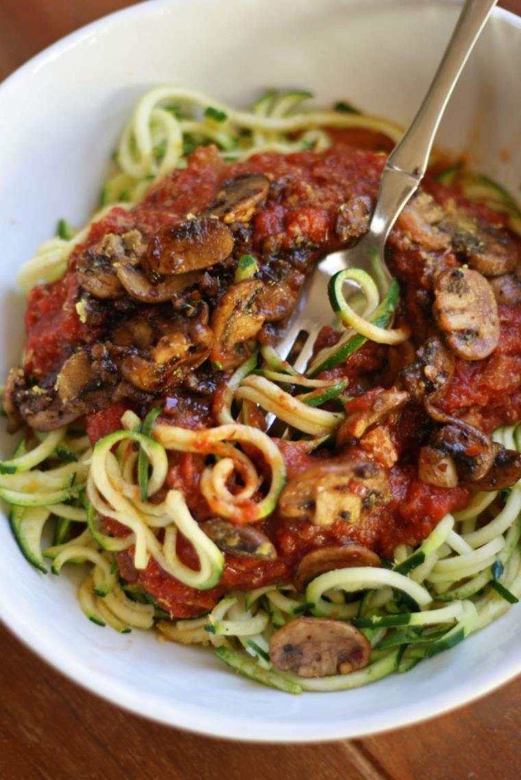 champignons-courgette-ingredients-sauce