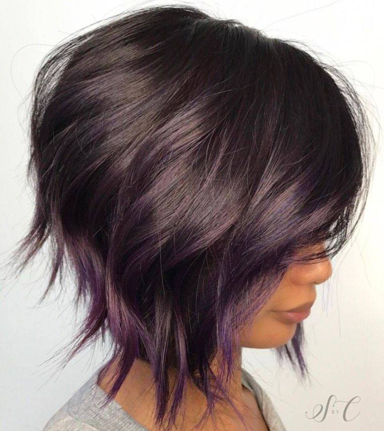 coiffure-moderne-femme-cheveux-court-couleur-violet
