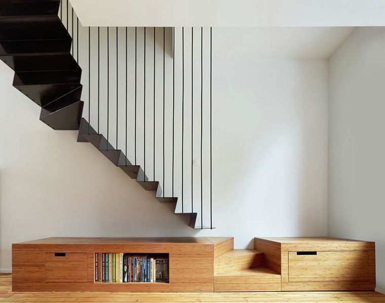 escalier noir suspendu-metal-moderne-design-maison-brunet