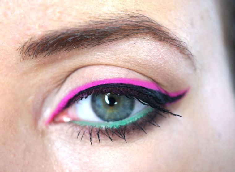 eyeliner-couleur-rose-vif-maquillage