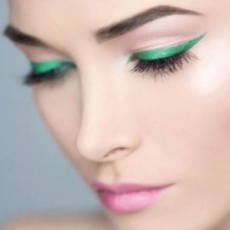 maquillage-tendance-eye-liner-couleur-vive