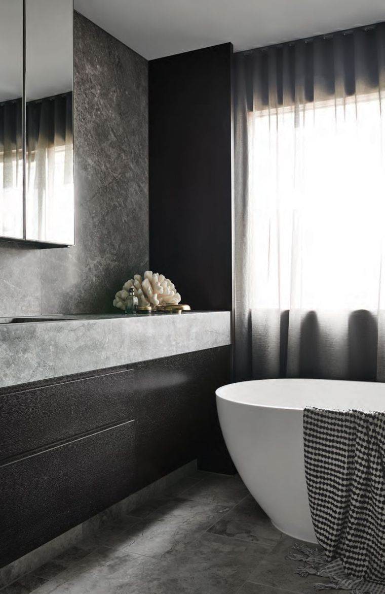 salle-de-bain-blanche-et-noire-deco-graphique-design-moderne