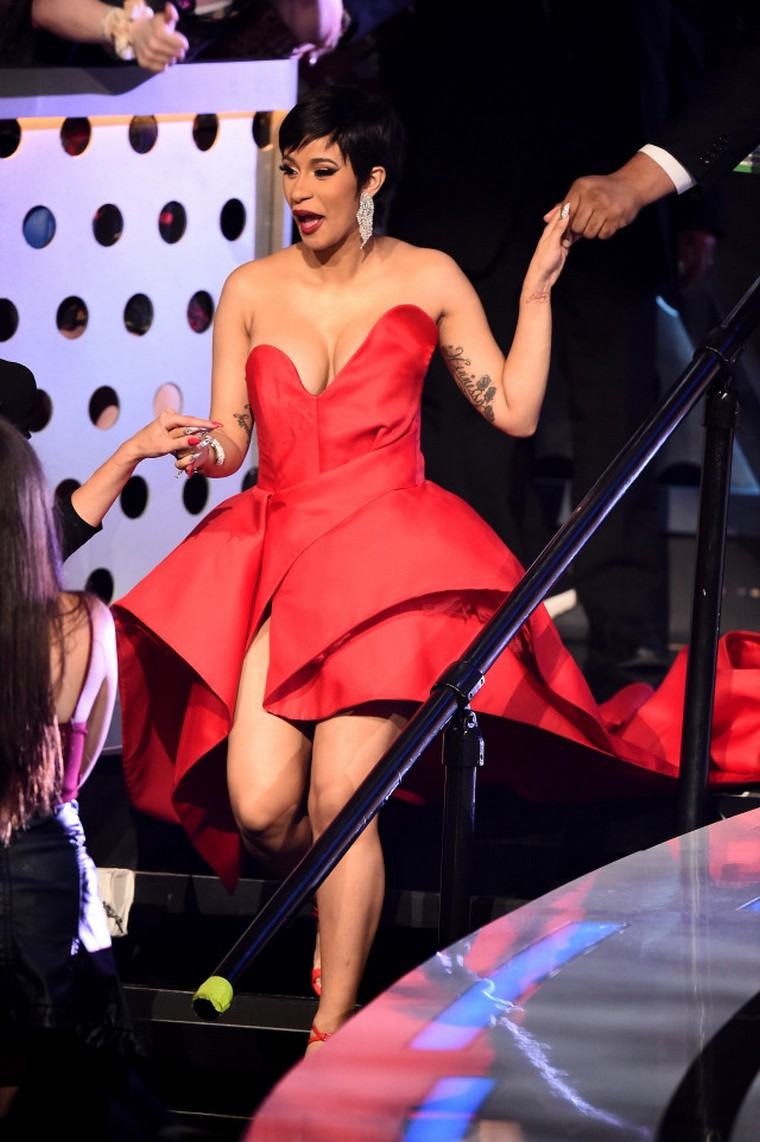 Cardi B robe rouge MTV VMA 2018 look star