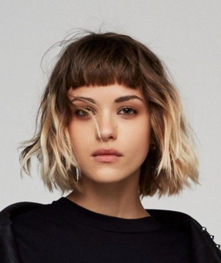 carre-femme-cheveux-courts-idee-coiffure-automne