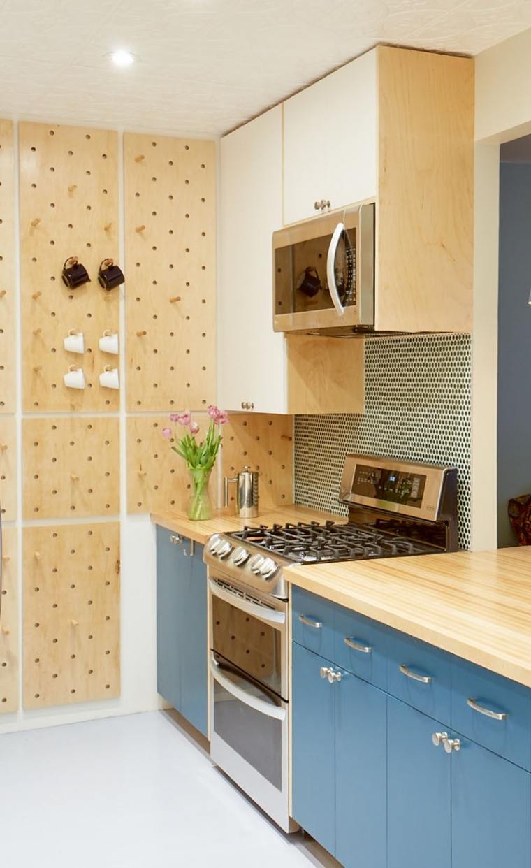 petite cuisine moderne étagères bois rangement mur
