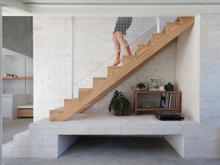 escalier-bois-maison-en-beton-design