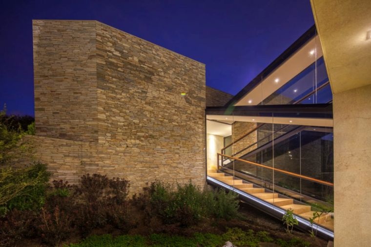 exterieur-maison-architecture-moderne-bois-pierre-verre