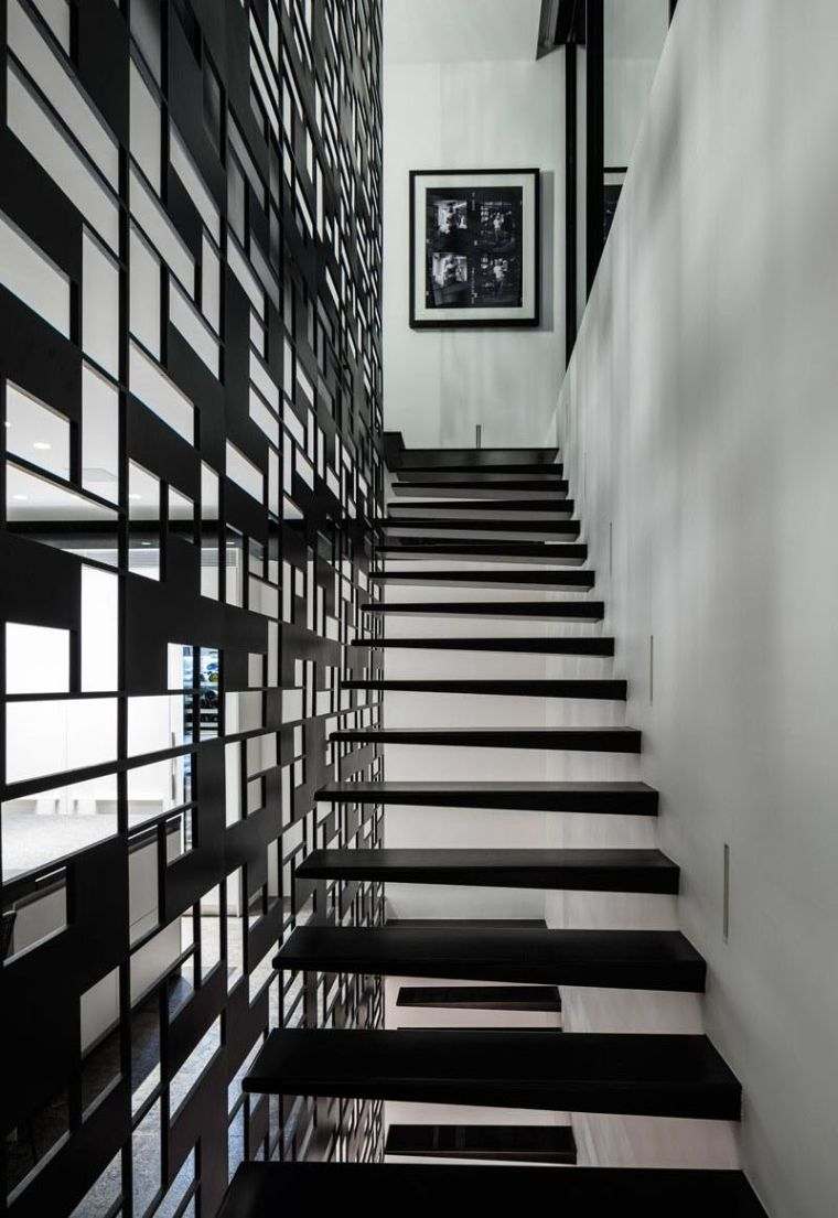 garde-corps-escalier-design-interieur-noir-pitsou-kedem