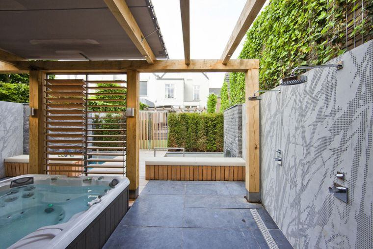 jacuzzi-avec-toit-bain-exterieur-terrasse
