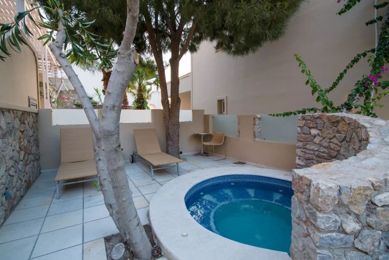 jacuzzi-design-spa-ambiance-exterieur-deco-terrasse