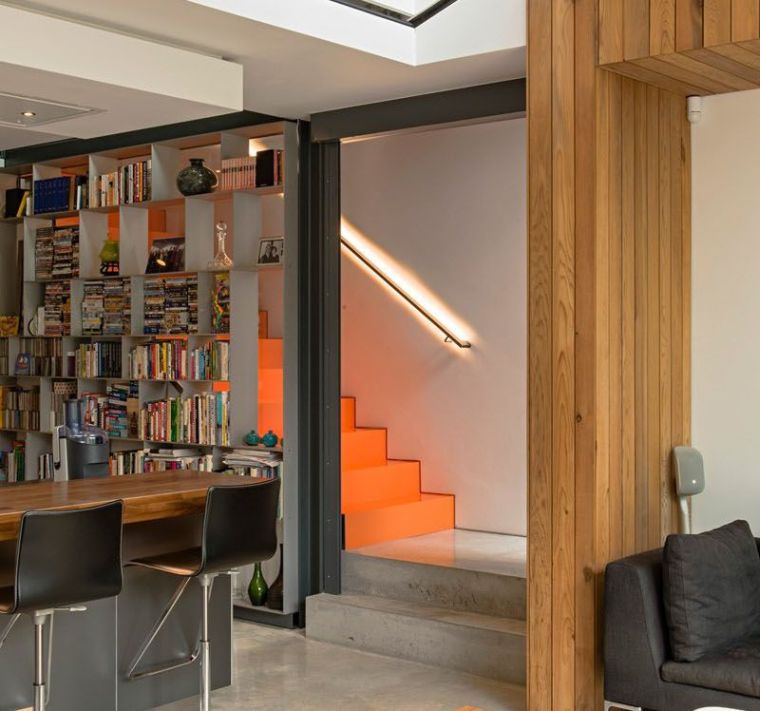 main-courante-escalier-lumineuse-design-interieur-bibliotheque-shh