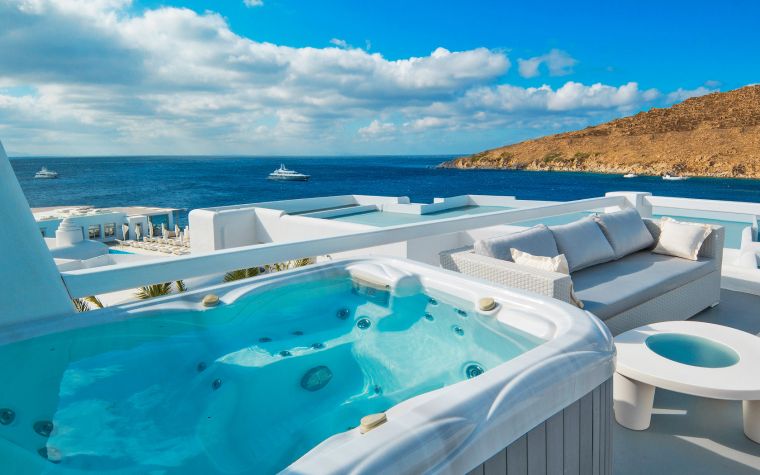 piscine-tourbillon-terrasse-hotel-luxe-image