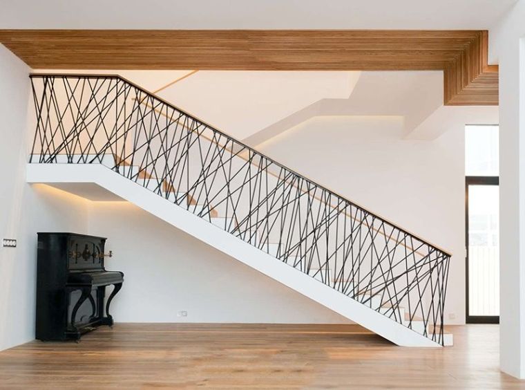 rambarde escalier interieur-bois-metal-noir-deco-moderne