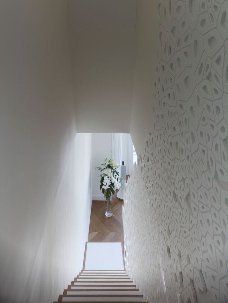 rambarde escalier interieur-couleur-blanche-design-moderne-fornes