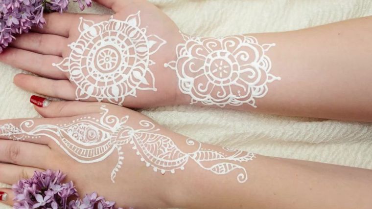 tatouage henné blanc-dessin-main-bras