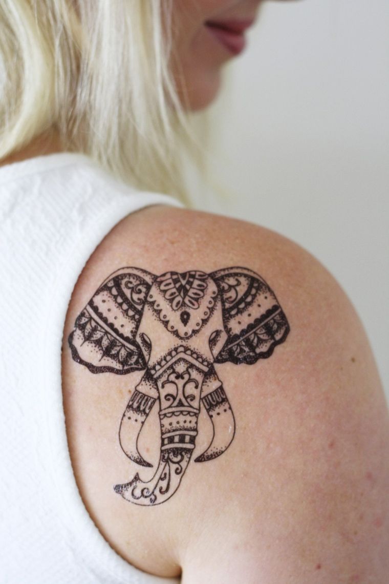 tatouage henné corps-dessin-elephant-femme