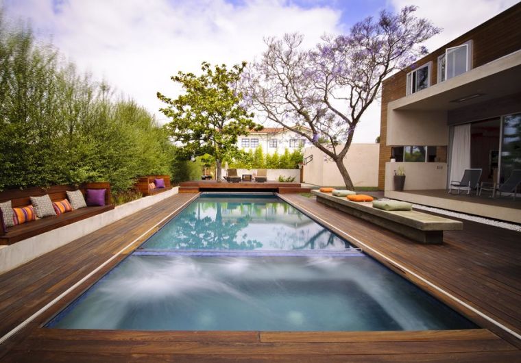 terrasse-avec-spa-bassin-avec-decking-exterieur