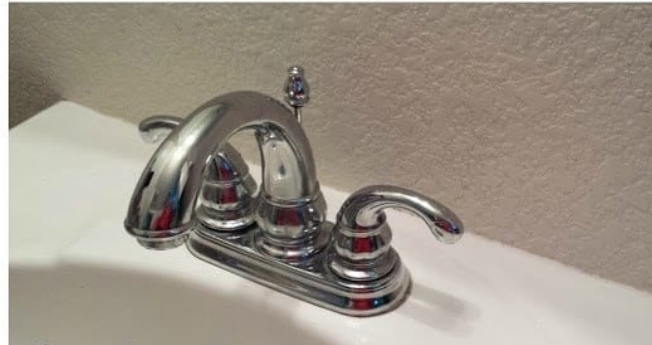 nettoyage facile vinaigre-pour-robinets-salles3