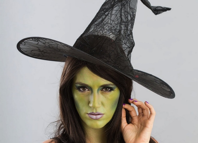 Maquillage-Halloween-Sorciere-avec-vert
