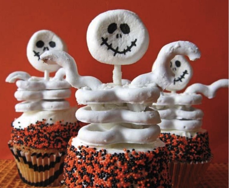 Repas-Halloween-cupcakes-squelettes