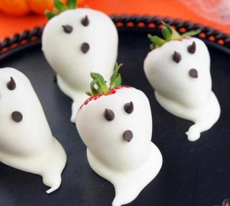 Repas-special-Halloween-fantomes-aux-fraises