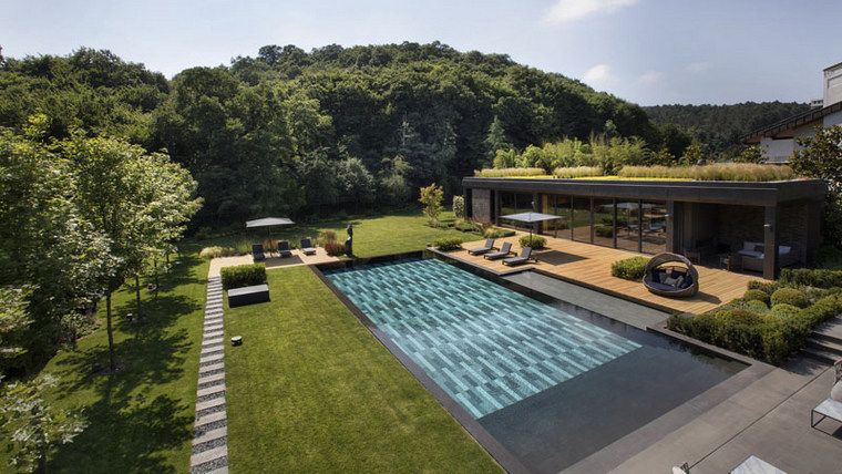 belle maison moderne toit-vert