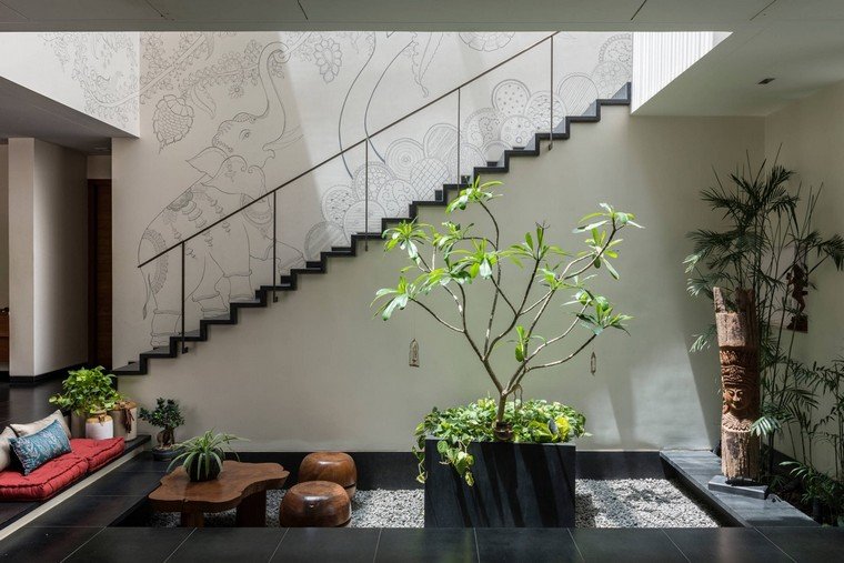 escalier-design-plante-conduit-lumiere-idee-prix