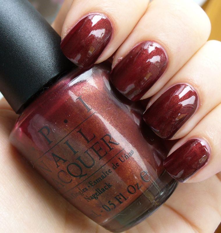 ongles-couleur-automne-rouge-sombre